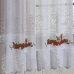 Cortina KazzaVip de Renda 100% Poli&eacute;ster para Cozinha Val&ecirc;ncia Morangos com Bando 2,00m x 1,20m Branco