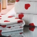 Toalha Avulso de Banho KazzaVip Felpuda 100% Algodão Florença Estampada Corações 69cmx130m Branco